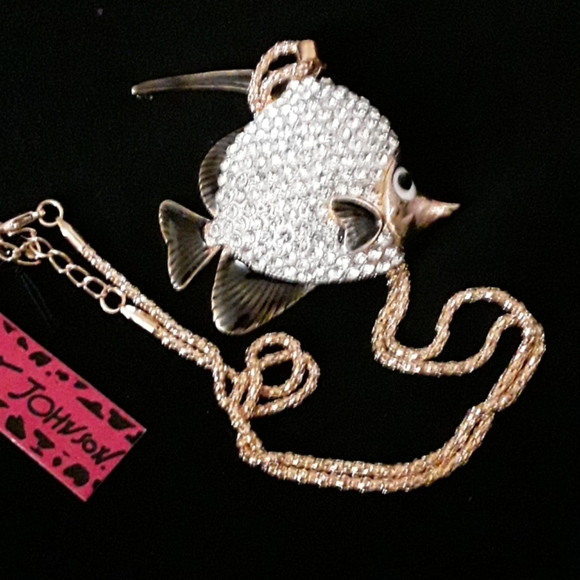 CRYSTAL FISH NECKLACE - Picture 5 of 5